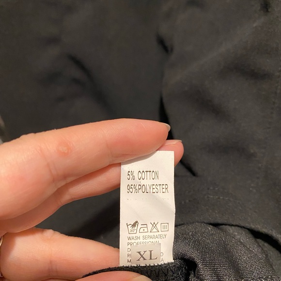 Elegant Black Dress with Sheer Sleeves - Picture 5 of 6